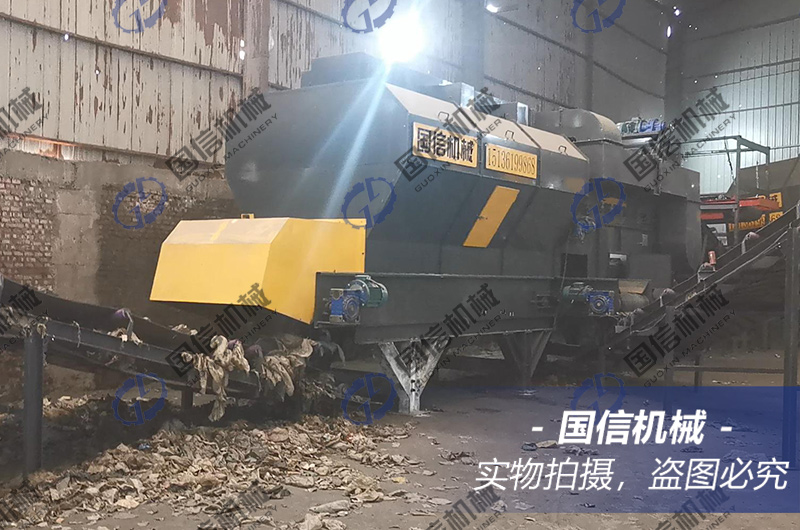 河(hé)北(běi)保定混合垃圾分(fēn)選現(xiàn)場(chǎng)