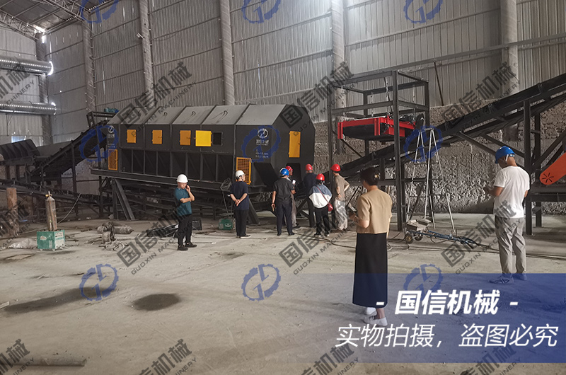 河(hé)北(běi)保定混合垃圾分(fēn)選現(xiàn)場(chǎng)